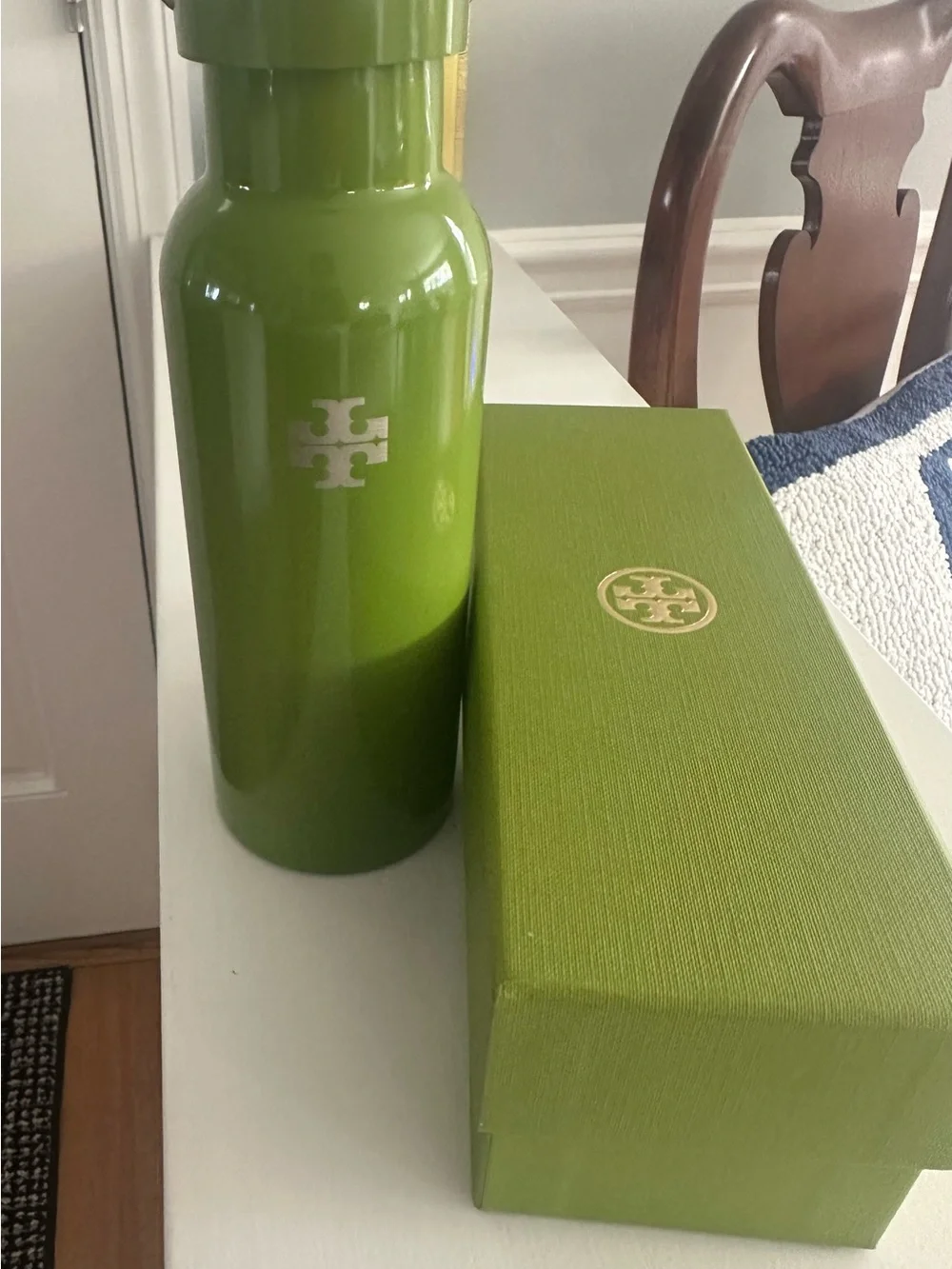 NWT Tory Burch Olive Green Logo Stainless Steel Water Bottle in gift box